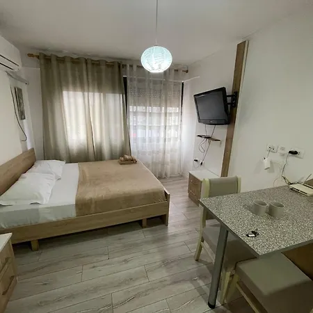 Piazza Downtown Cozy - Enjoy Travel 티라나