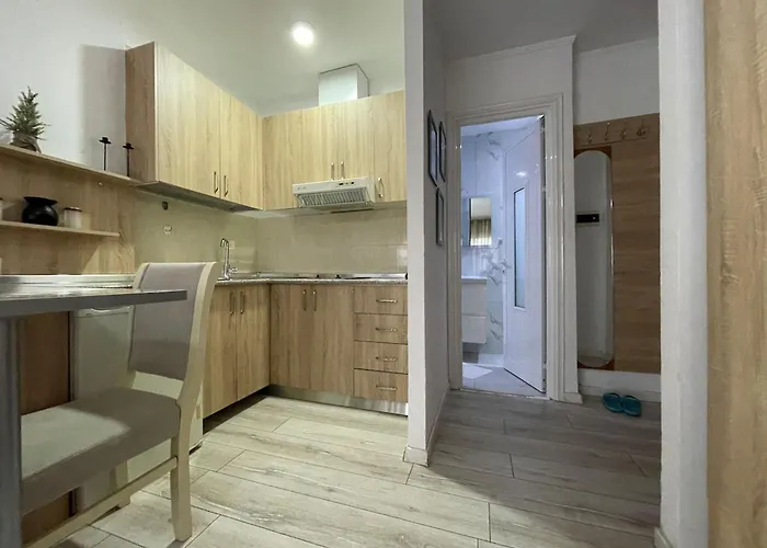 Piazza Downtown Cozy - Enjoy Travel 티라나