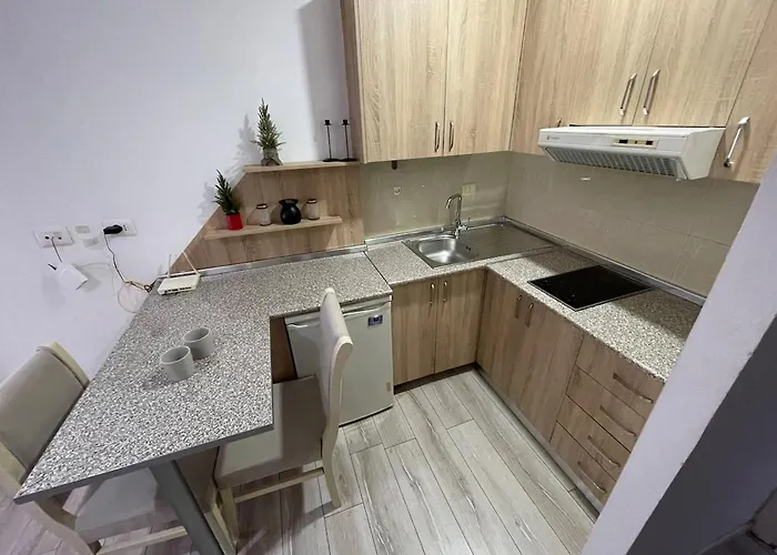 Piazza Downtown Cozy - Enjoy Travel * ティラナ